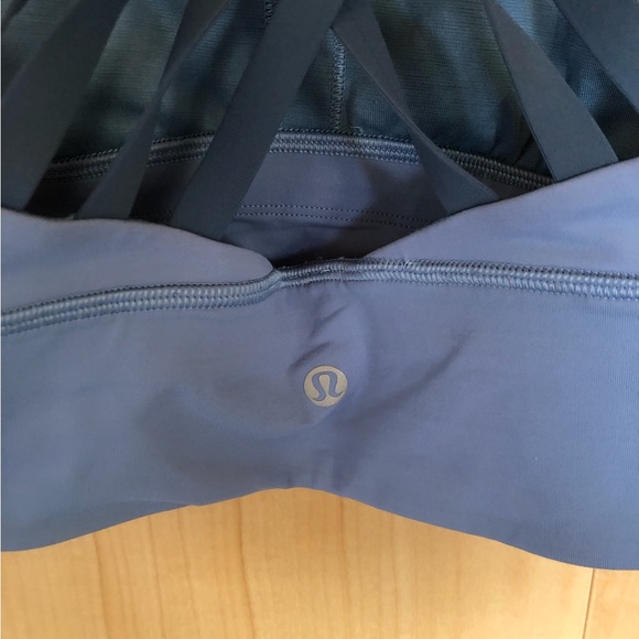 2 x lululemon bras - Picture 2 of 5
